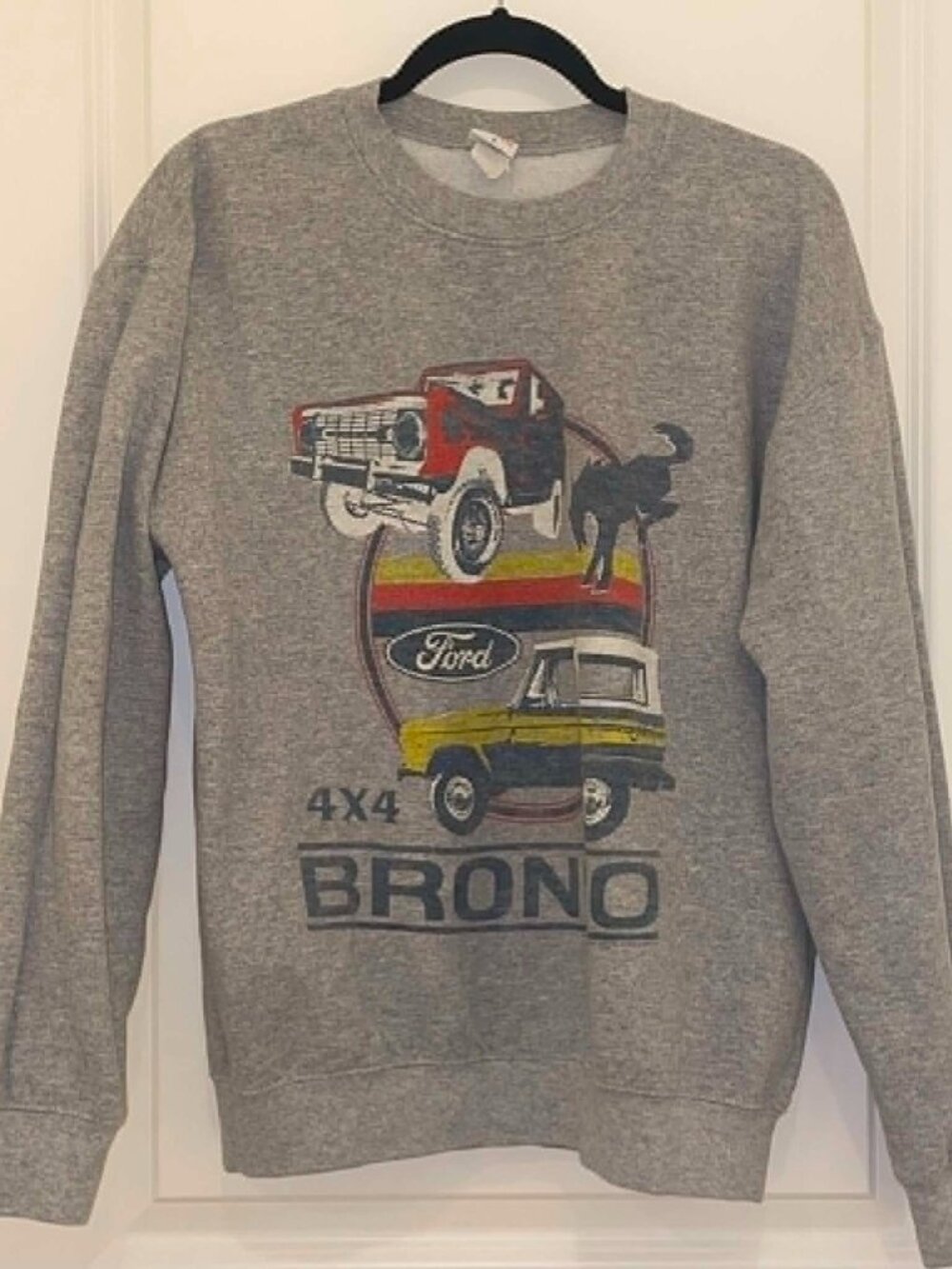 JUNK FOOD TEES Women’s Bronco Gray Sweater Shirt, Size S